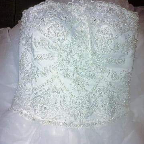 David's Bridal Wedding Dress strapless size 2 White - Picture 2 of 5
